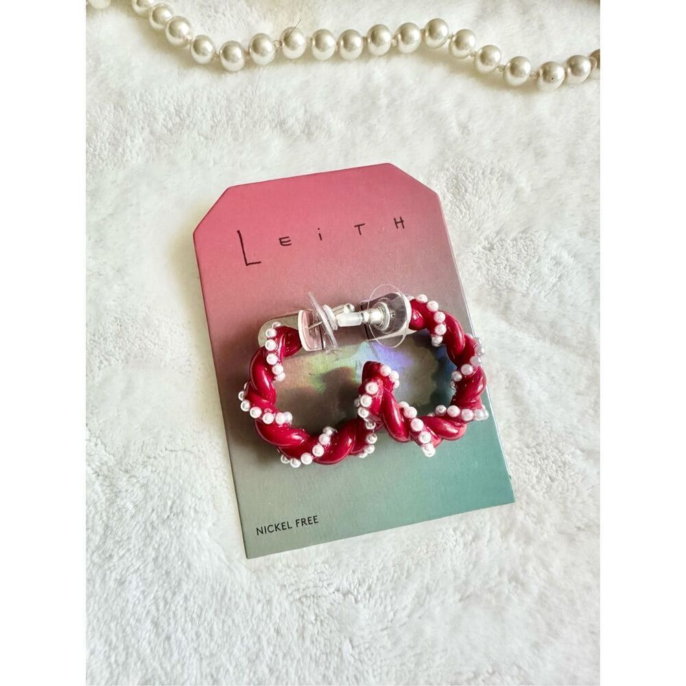 Red and white faux pearl twisted Leith hoop earrings 